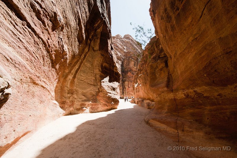 20100412_121019 D3.jpg - Petra gorge (siq)